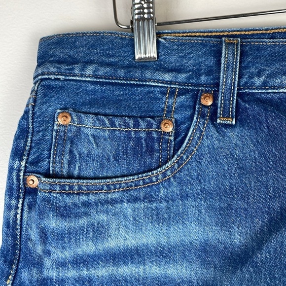 NWT Levi Premium Womens Plus Denim Jean Shorts SZ 32 501 Mid Rise Raw Hem Button - Picture 3 of 13